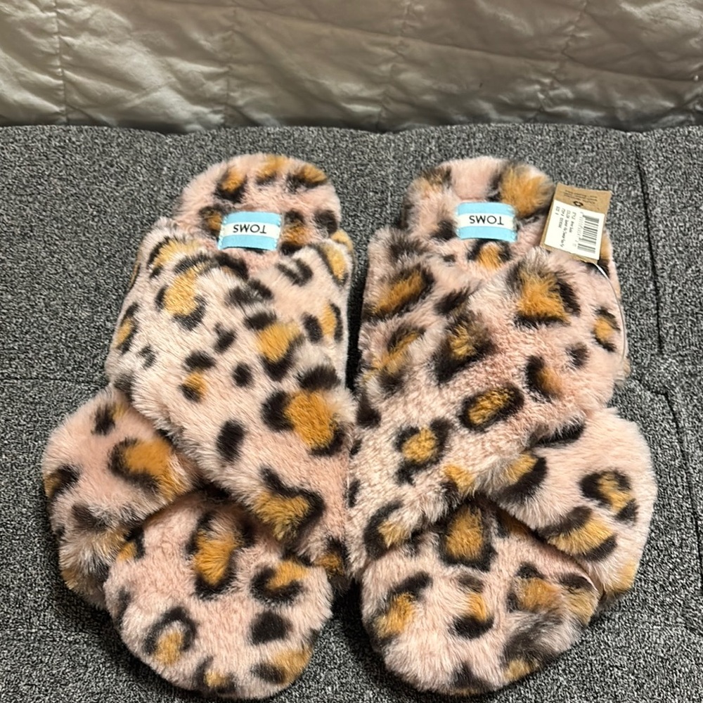 TOMS Leopard Print Fuzzy Slippers